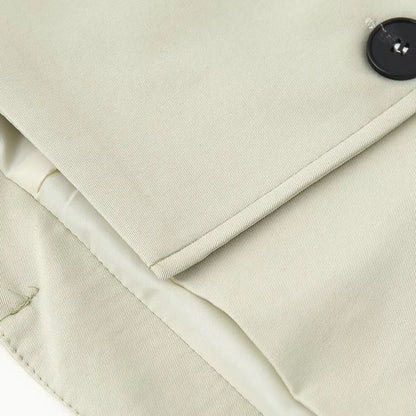 2025 new women's clothing European and American style fashionable design sense lapel bat style short windbreaker